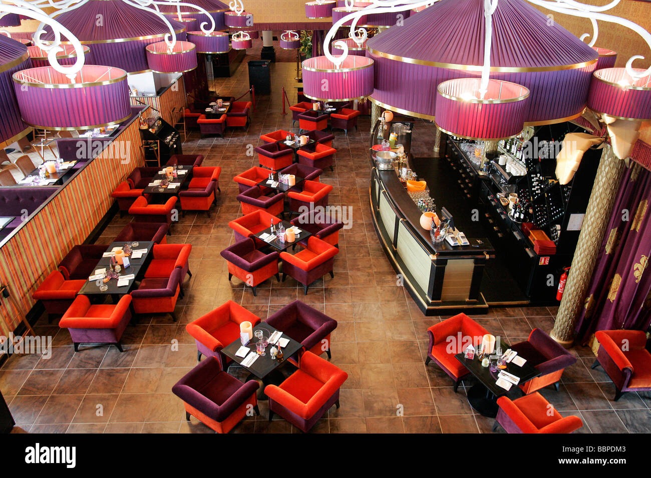 De sfeer van een verfijnd restaurant in Boedapest